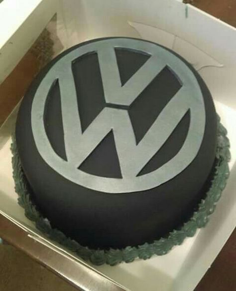 VOLKSWAGEN CAKE Vw Cake Ideas, Volkswagen Birthday Cake, Volkswagen Cake, Vw Cake, Bug Birthday Cakes, Cars Theme Cake, Race Car Cakes, White Fondant, Cupcake Photos