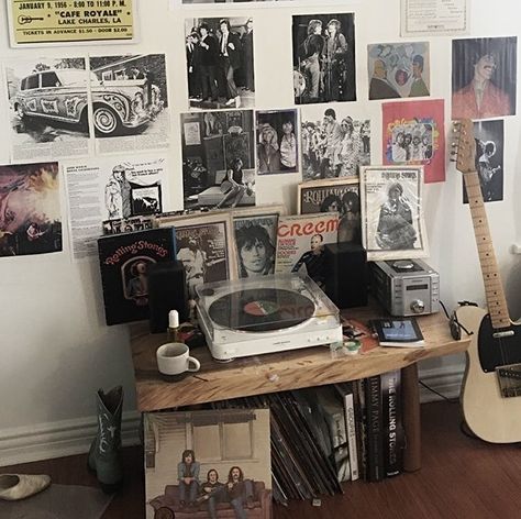 #roomdecoration #posters #recordplayer #vinyls #music #guitar Kat Stratford, Rock Room, 10 Things I Hate About You, Grunge Room, Indie Room, Pretty Room, Dreamy Room, Dream Room Inspiration, Room Makeover Inspiration