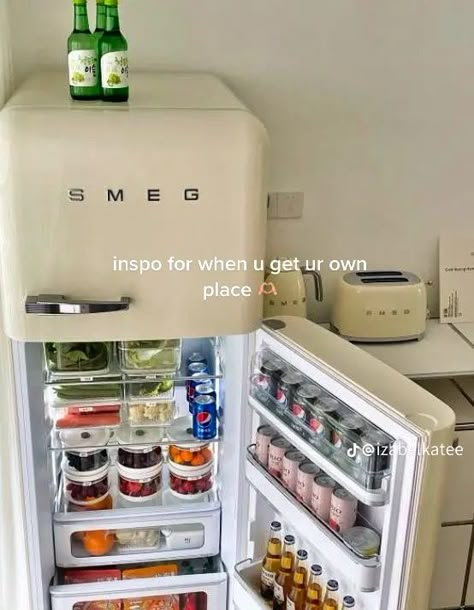 Smeg Fridge Organization, Cute Loft Apartment, Cabinet Color Ideas, Kitchen Cabinet Color, Kitchen Cabinet Color Ideas, Cozy Ideas, Retro Refrigerator, Makeover Kitchen, Kitchen Cabinet Ideas