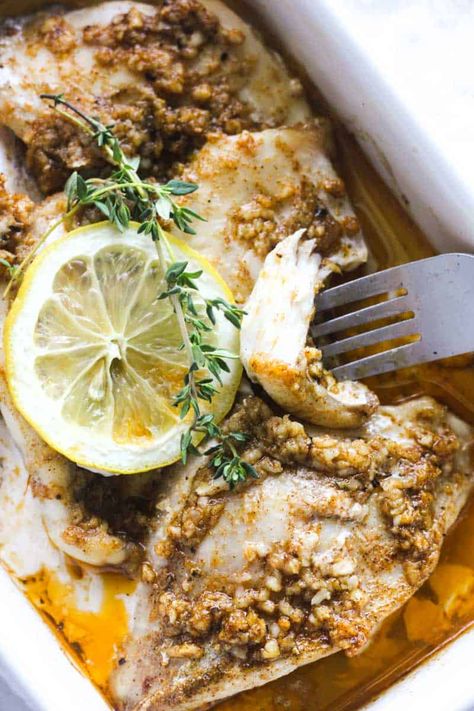 grouper cheeks recipe with lemon slices and thyme Grouper Cheeks, Baked Grouper, Grilled Grouper, Grouper Recipes, Air Fryer Fish Recipes, Seafood Lunch, Steamed Green Beans, Lemon Slices, Baked Fish