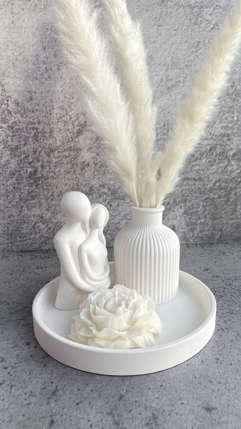 Candle Bouquet, Coffee Table Decor Living Room, Urban Home Decor, Home Inspo Cozy, Home Inspo Living Room, Stylish Room Decor, Beauty Room Decor, Table Decor Living Room, Apartment Living Room Design