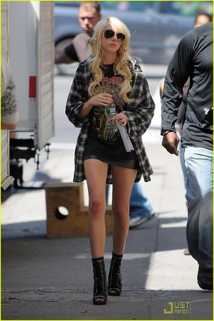 Taylor Momsen Taylor Momsen Outfits, Taylor Momsen Style, Taylor Momson, Pretty Reckless, Gossip Girls, Look Rock, Taylor Momsen, Rock Outfits, Hipster Outfits