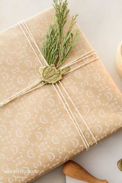 Gift Wrapping with Wax Seals Gift Wrap With Wax Seal, Holiday Gift Wrapping Ideas, Wax Ideas, Natural Gift Wrapping, Holiday Gift Wrapping, Gift Wrapping Techniques, Neutral Christmas Decor, Christmas Wrap, Gifts Wrapping