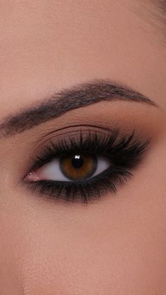 Smokey Eye For Beginners, Machiaj Smokey Eyes, Arab Makeup, Smokey Eye Makeup Steps, Brown Smokey Eye Makeup, Dramatic Smokey Eye, Maquillage Yeux Cut Crease, Glitter Smokey Eye, Soft Smokey Eye