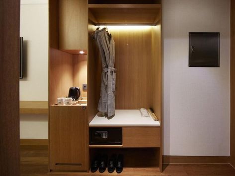 Bathroom Closets, Spa Like Bathrooms, Luxury Hotel Design, Closet Island, Plush Bedding, Standard Hotel, Hotel Living, Bathroom Closet, Hotel Bathroom