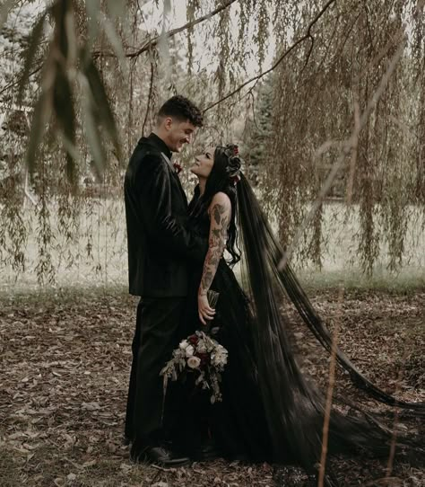 Couple In Black, Black Wedding Veil, Dark Romantic Wedding, Gothic Wedding Theme, Goth Bride, Witch Wedding, Dark Wedding Theme, Forest Theme Wedding, Gothic Bride