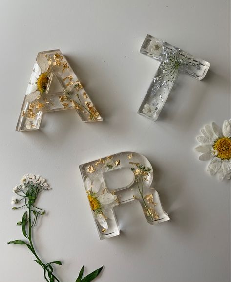 Resin Crafts Aesthetic, Resin Arts, Basic Aesthetic, Decor Logo, Diy Aesthetic, Resin Wall Art, Candle Business, Resin Flowers, Resin Diy