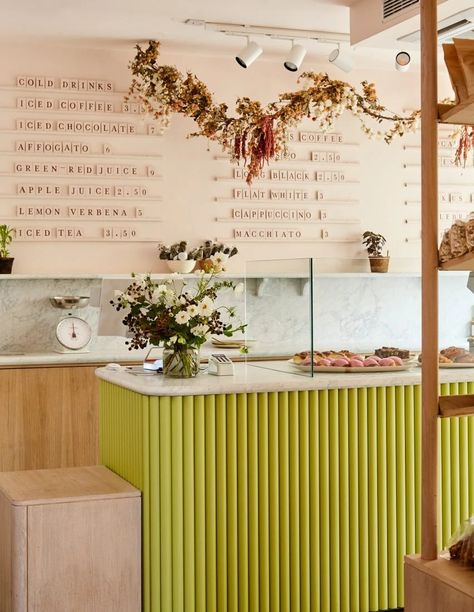 Fresh produce takes centre stage in Notting Hill's Spring-To-Go farm shop Colorful Coffee Shop, Juice Bar Interior, Juice Bar Design, Matcha Cafe, Design Café, Coffee Shops Interior, Bar Interior, Farm Shop, Bespoke Interiors