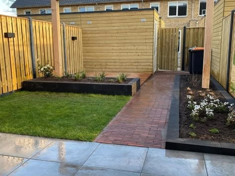 Garden Paving, Backyard Remodel, Patio Garden Design, Small Deck, Love Garden, Row House, Modern Landscaping, Green Garden, Small Backyard Landscaping