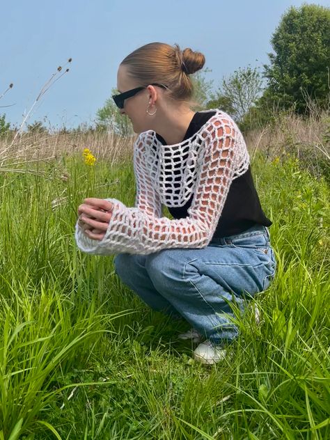 Crochet, white shrug, bolero, outfit inspiration, summer outfit, crochet outfits White Shrug Outfit, Crochet Shrug Outfit, Shrug Outfit Ideas, Pale Yellow Mini Dress, Bolero Outfit, Shrug Outfit, White Chiffon Tops, White Shrug, Crochet Outfits