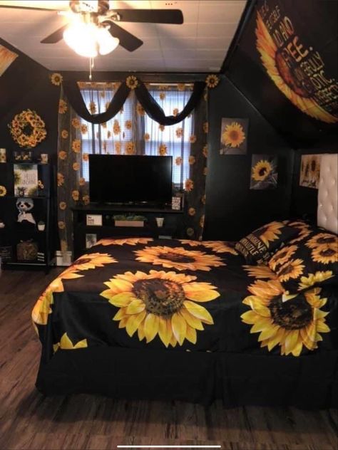 Bedroom Ideas Sunflower, Sunflower Decorations Home Living Room, Sunflower Living Room Ideas, Sunflower Bedroom Ideas, Natal Aesthetic, Sunflower Bedroom, Tattoo Cake, 19th Century Aesthetic, Sunflower Room