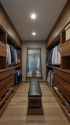 Walk In Closet Ideas Master Luxury His And Hers, Walking Closet Modernos, Ideas Vestidor, Functional Closet, Beautiful Bed Designs, Master Closet Design, Dream Closet Design, Closet Design Layout, Luxury Closets Design