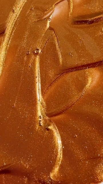 elaluz on Instagram: "IT'S HERE!✨🤎💫 introducing our instant bronze Liquid Bronzer with Camu Camu—our transfer-proof face and body bronzer that provides an immediate golden glow while nourishing your skin. available in two shades, Yummy Natural for warming up the skin and Superstar Shimmer for a light-reflecting finish, it's your new secret weapon for a year-round goddess bronze glow. here's why we love it: ✨provides instant color and shimmer ✨leaves a dewy, hydrated finish ✨100% transfer-proof Body Bronzer, Liquid Bronzer, Camu Camu, Golden Glow, Warming Up, Bronzer, Face And Body, Shades, Skin