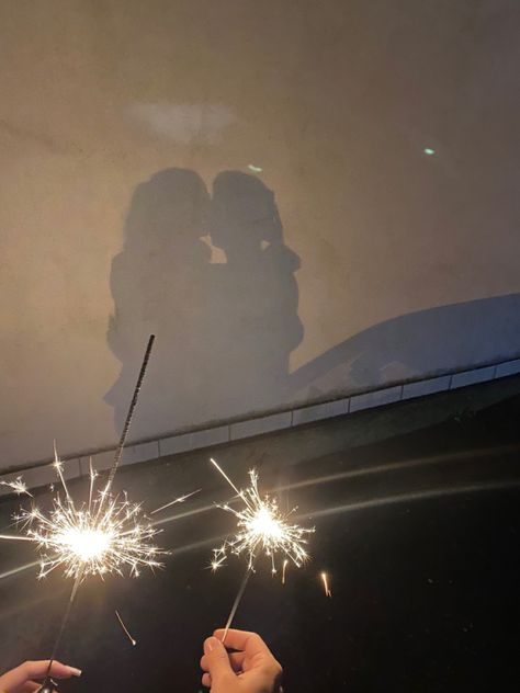 New Years Eve Kiss, Eve Instagram, New Year's Eve Activities, New Year's Kiss, Fireworks Pictures, Dream Dates, Cheer Poses, Cute Date Ideas, Teenage Love