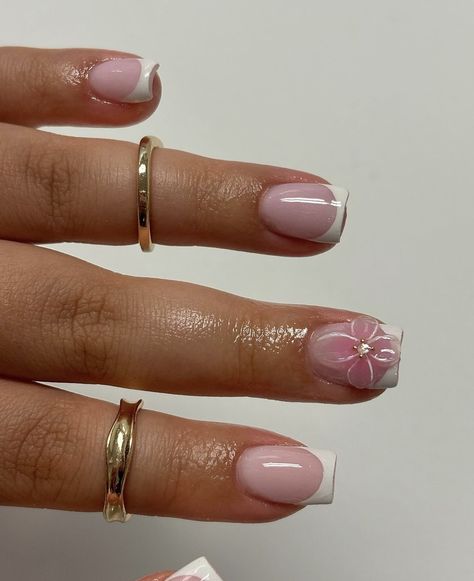 Pink Nail Designs Natural Nails, Wedding Nails Bridesmaid Square, Short And Square Nails, Cute Design Short Nails, Cute Mom Nails, Builder Gel Designs Short, Square Blooming Gel Nails, Short Nail Length And Shape, Bloom Flower Nails