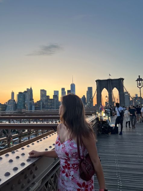 new york city brooklyn bridge sunset pic floral hibiscus dress Instagram Nyc Pictures, Poses For Pictures Instagram New York, Poses In Nyc, Cute City Pictures, Bridge Instagram Pictures, Nyc Instagram Pictures Summer, Brooklyn Bridge Poses, Nyc Picture Ideas Summer, Nyc Senior Pictures