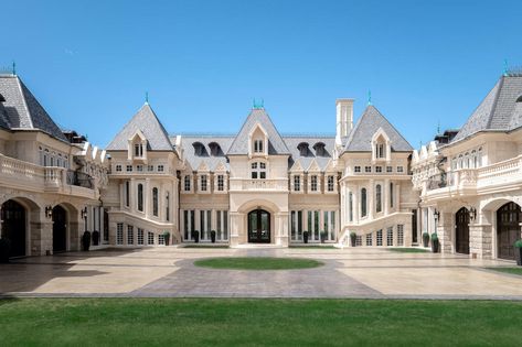 Biltmore-Inspired Château V in Evergreen, CO Reduced to $12.5M (PHOTOS) - Pricey Pads Chateau Mansion, Old Money Mansion Blueprint, Old British Mansion, Texas Limestone, Rich House, Colorado Photos, French Chateau Style, Chateau De Villette Wedding, Castle Floor Plan