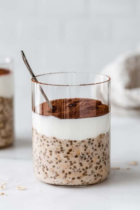 Tiramisu Overnight Oats Espresso Overnight Oats Healthy, Tiramisu Oats Recipe, Tiramisu Oats Overnight, Tiramisu Baked Oats, Tiramisu Overnight Oats Recipe, Oatmeal Recipes Breakfast Overnight, Overnight Oats Pudding, Overnight Oats Tiramisu, Savory Overnight Oats