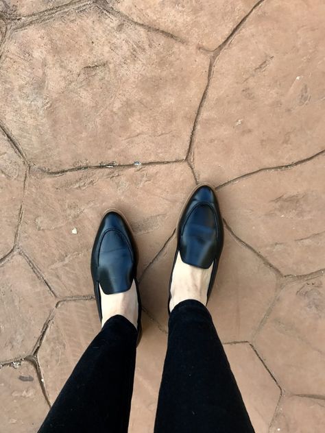 Everlane Shoes Review: an honest review of the Everlane Modern Loafer Everlane Heels, Backpack Style Outfits, Everlane Glove Flat, Everlane Renew Bag, Everlane Loafers, Everlane Day Heel, Glove Boots, Penny Loafers Outfit, Everlane Shoes