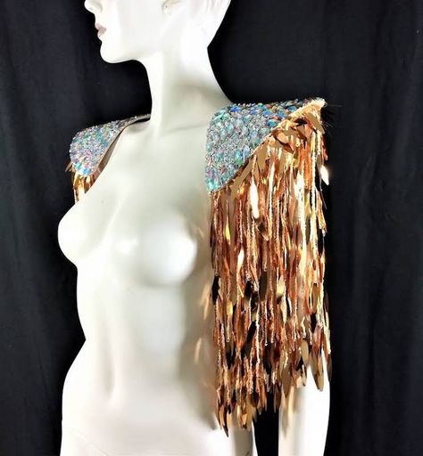 Fringe Shoulder Pads, Cape With Shoulder Pads, Diy Epaulettes Tutorials, Diy Shoulder Pads, Diy Epaulettes, Epaulettes Fashion, Shoulder Pads Fashion, Fringe Costume, Shoulder Decoration