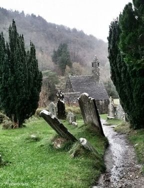 Hozier Vibes, Glendalough Ireland, Irish Aesthetic, Book Vibe, Backpacking Ireland, Ireland Aesthetic, British Aesthetic, Old Cemetery, Beautiful Ireland