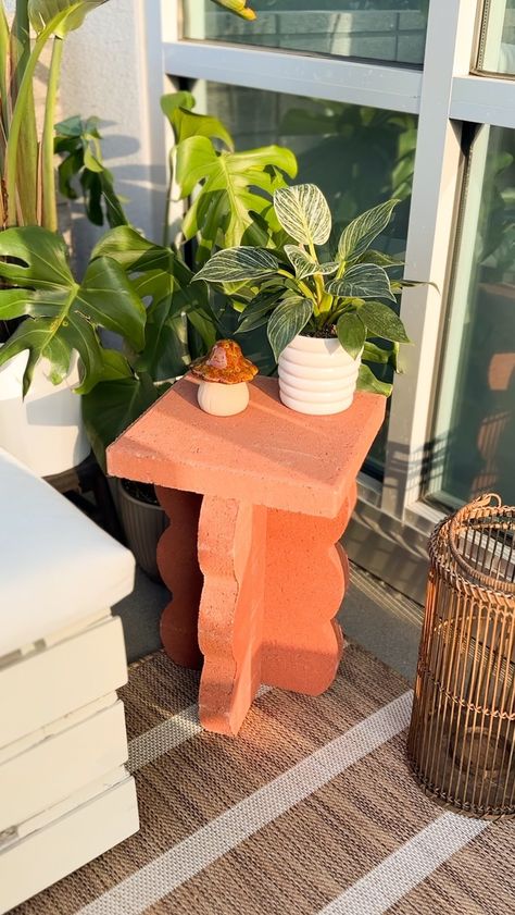 tina le mac 🌙 | DIY + home | If you got a weekend and $12, then you’ve got yourself the cutest outdoor side table ever!! I love anything scalloped so as soon as I saw… | Instagram Diy Side Table, Patio Side Table, Outdoor Decorating, Indoor Gardens, Outdoor Side Table, I Am Loving, Fireplace Design, Hacks Diy, Pop Of Color