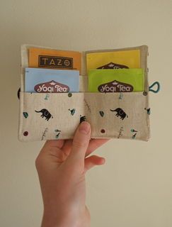 Tea Wallet, Wallet Tutorial, Trendy Sewing, Tea Bag Holder, Sewing Studio, Sewing Gifts, Tea Bags, Fabric Projects, Bag Holder