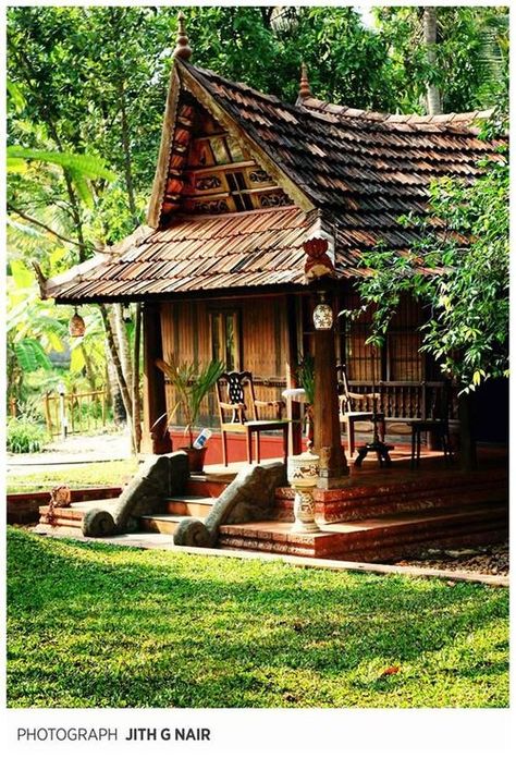 Traditional Kerala House! Kerala, South India. Nallukettu House Kerala, Kerala Cottages, Kerala Architecture Traditional, Traditional Kerala House, Kerala Traditional House, Kerala Architecture, Kerala House, Kerala House Design, Kerala Houses