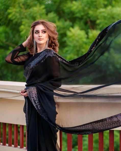 Indian Photoshoot, Pakistani Actress, Photoshoot Outfits, Black Love, Saree Collection, Silk Sarees, Victorian Dress, Saree, Top Outfits