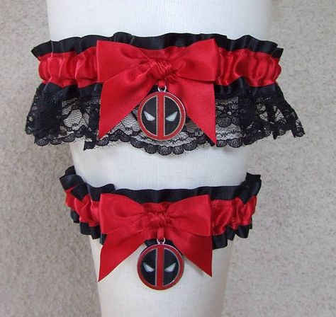 Deadpool Wedding Theme, Deadpool Wedding, Deadpool Theme, Avengers Wedding, Rustic Wedding Dresses Country, Witchy Wedding, Alternative Wedding Inspiration, Superhero Comic Book, Camo Wedding Dresses