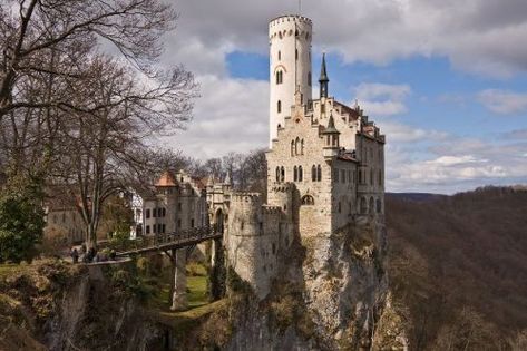 Top 50 Castles in Germany - A Must for History Lovers - Travel on the Brain Castle House Island, Lichtenstein Castle, Medieval Germany, Hohenzollern Castle, Base Housing, Castles To Visit, Romantic Road, German Village, Gothic Castle