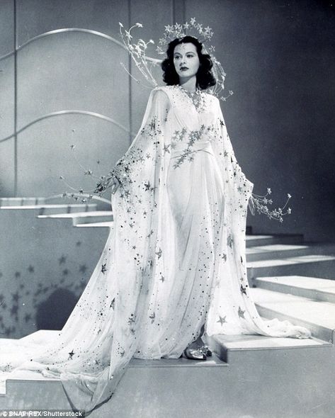 Channeling: Many followers believed she was channeling Hedy Lamarr from the 1941 film Ziegfeld Girl as Hedy wore a huge star halo Hedi Lamarr, Ziegfeld Girl, Ziegfeld Girls, Hedy Lamarr, Old Hollywood Glamour, Star Dress, Mode Vintage, Hollywood Glamour, Classic Hollywood