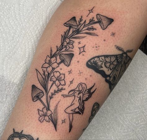 Witchy Vine Tattoos, Dark Whimsical Tattoo, Garden Theme Tattoo, Enchanted Forest Tattoo, Cottage Core Tattoos, Tattoo Ideas Nature, Cottagecore Tattoos, Cottagecore Tattoo, Lil Tattoos