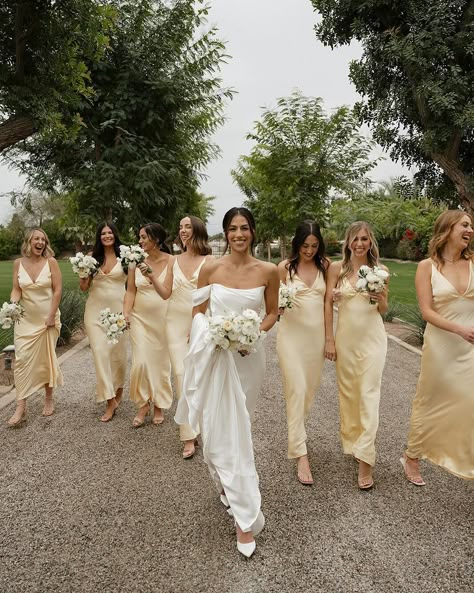 Image @fetelledesigns Pastel Yellow Bridesmaid Dresses, Colorful Bridesmaids, Tropical Wedding Dresses, Tropical Destination Wedding, Bridesmaid Colors, Yellow Bridesmaid Dresses, Yellow Bridesmaids, Bridesmaid Dress Colors, Bridal Party Dresses