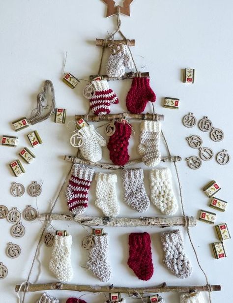 Mini Crochet Stocking, Magical Crochet, Crochet Advent Calendar, Advent Calendar Pattern, Homemade Advent Calendars, Christmas Tree Advent Calendar, Crochet Mittens Pattern, Crochet Stocking, Stocking Designs