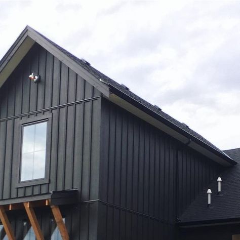 James Hardie Building Products on Instagram: "Look at this dark farmhouse from @swiftfarm! This dramatic exterior is HardiePanel vertical siding and HardieTrim batten boards, with a custom-color finish. . Get more farmhouse inspiration – link in bio. . #jameshardie #myhardiehome #hardiepanel #boardandbatten #farmhouse #modernfarmhouse #darkfarmhouse #darkexterior #homeinspo #designinspo #farmhousestyle" Dark Grey Vertical Siding, Vertical Hardie Board Siding, Dark Farmhouse, Hardie Board Siding, Hardie Board, James Hardie Siding, Hardie Siding, Vertical Siding, Hardie Plank