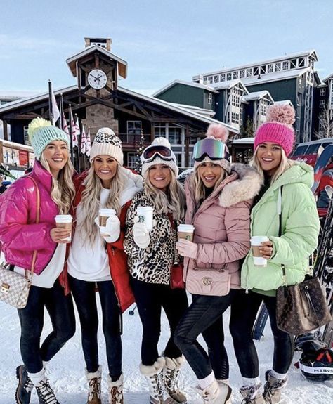 Snow Trip Outfits For Women, Snow Tubing Outfit, Cute Snow Day Outfits, Women’s Ski Outfit, Snowday Outfit, Canada Winter Fashion, Snow Trip Outfit, Outfit Nieve, Ski Packing