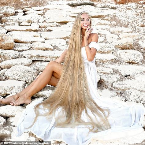 Rapunzel Long Hair, Natural Blonde Color, Long Blonde Hair Cuts, Real Rapunzel, Real Life Rapunzel, Rapunzel Princess, Her Pictures, Color Rubio, Really Long Hair