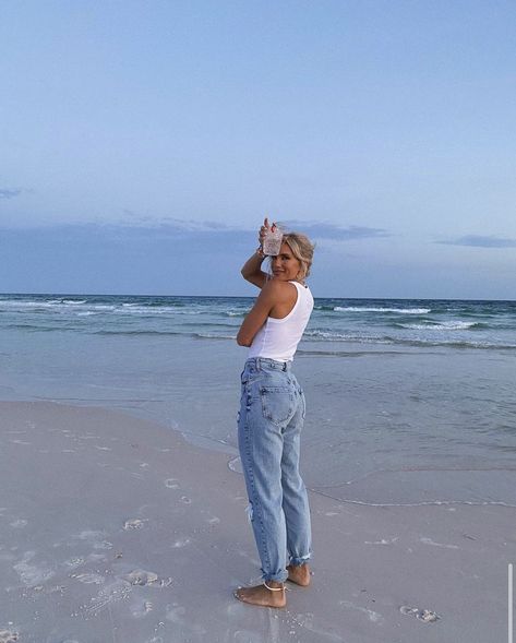 White Tank Jeans Outfit, Tank Jeans Outfit, White Tank Jeans, Vineyard Photography, Coastal Pictures, Aesthetic Beach Pictures, Charleston Beaches, New England Aesthetic, Fall Beach