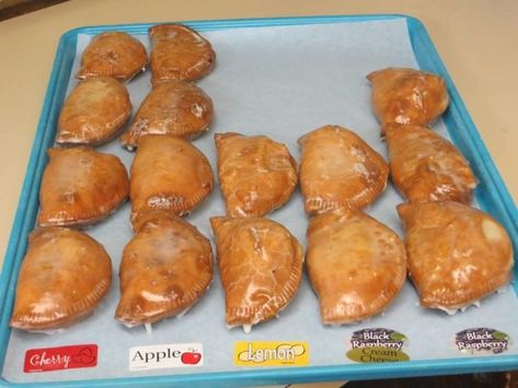 Amish Fry Pies Recipe, Amish Country Casserole Recipe, Fry Pies, Fried Pies Recipe, Country Bakery, Ohio Amish Country, Millersburg Ohio, Amish Country Ohio, Fried Apple