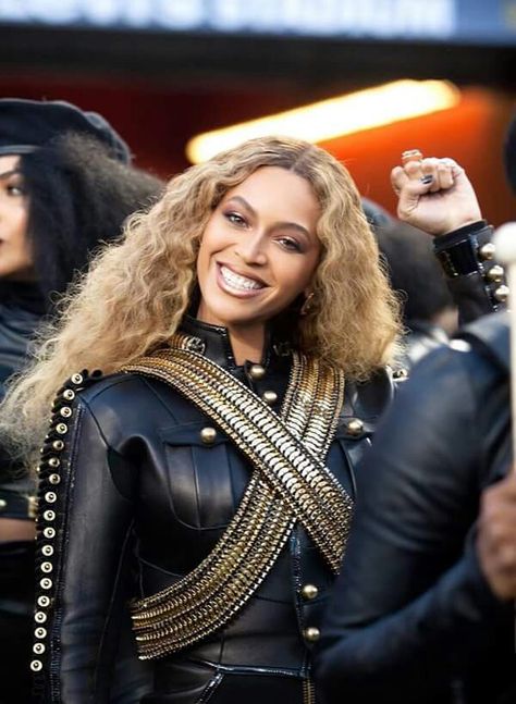 Esse sorriso...😍 Beyonce Fans, Queen Bee Beyonce, Beyonce Formation, Beyonce Knowles Carter, Beyonce Style, Afrikaanse Mode, Beyoncé Giselle Knowles-carter, Beyoncé Giselle Knowles, Happy Black