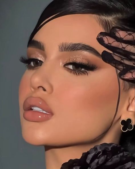 Makeup Inspo Full Glam, Soft Black Makeup Looks, Beautiful Eyeshadow Looks, Masquerade Prom Makeup, Md Makeup Looks, Champagne Makeup Look Brown Eyes, Dramatic Makeup Looks Glamour, Glam Looks Make Up, Elegant Makeup Looks For Prom