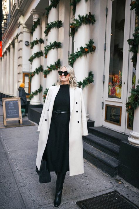 London Winter Outfits, White Coat Outfit, Long White Coat, Off White Coat, Long Coat Outfit, White Winter Coat, Winter Coat Outfits, Black White Outfit, Stylish Winter Outfits