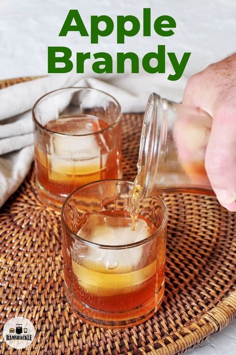 Apple Cocktail Recipes, Brandy Recipe, Wine Making Recipes, Homemade Wine Recipes, Brandy Cocktails, Homemade Alcohol, Diy Apple, Apple Cocktail, Homemade Liquor