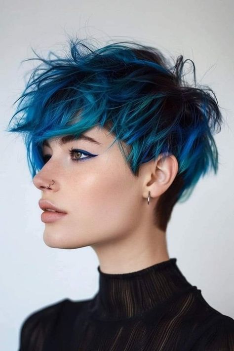 Split Dye Pixie Cut, Short Hair Dye Ideas Pixie Cuts, Dye Ideas For Short Hair, Short Hair Dye Ideas, Short Hair Dye, Dyed Pixie Cut, Short Blue Hair, Short Hair Pixie, Edgy Hairstyles