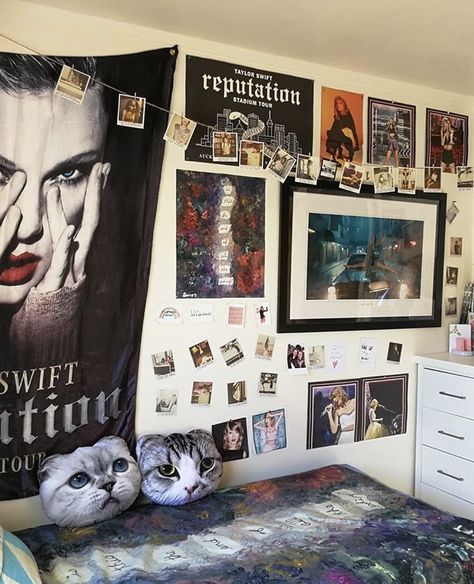 Reputation Taylor Swift Bedroom, Swiftie Bedroom Ideas, Taylor Swift Bedroom Decor, Taylor Swift Bedroom, Swiftie Bedroom, Taylor Swift Room Decor, Swiftie Room, Taylor Swift Room, Wall Posters Bedroom