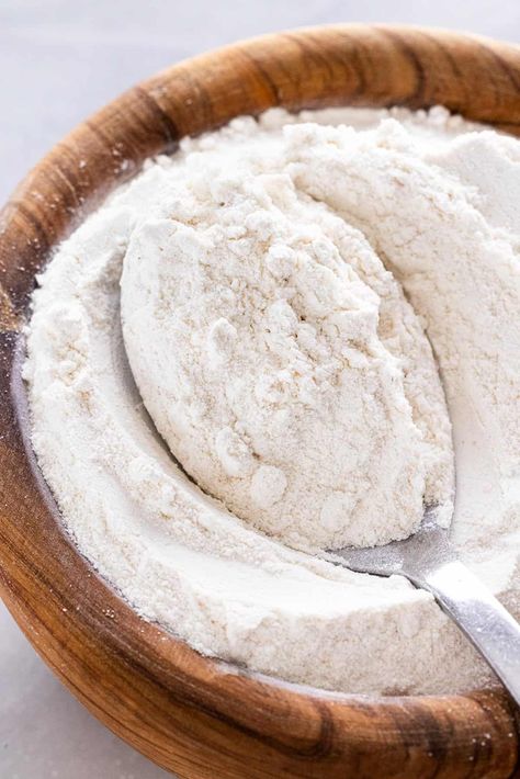 What is Cassava Flour? - Jessica Gavin Whole Wheat Pastry Flour, Almond Flour Substitute, Homemade Bisquick, Flour Substitute, Whole Grain Flour, Flour Alternatives, Bisquick Recipes, No Flour Cookies, Cassava Flour