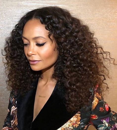 10 Over-40 Celebrities to Follow for Skin Inspiration | Who What Wear Liz Tyler, Skin Inspiration, Thandie Newton, Mary J Blige, Celebrity Skin, Glamorous Makeup, Hair Brands, Hair Crush, Celebrity Hairstyles