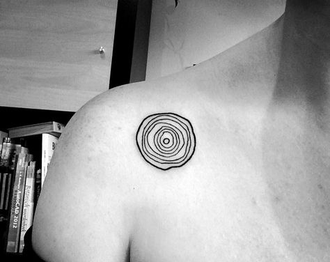 Connectedness Tattoo, Circle Tree Tattoo, Tree Rings Tattoo, Round Tattoo Ideas, Tree Ring Tattoo, Connection Tattoo, Round Tattoos, Tattoos Tree, Spiral Tattoo