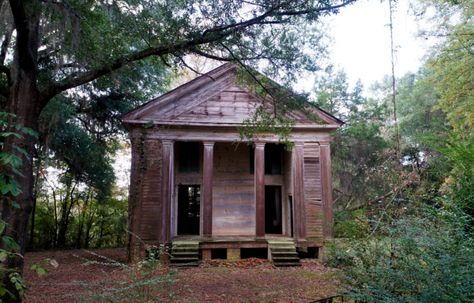 Adams Grove Presbyterian Church is located in Sardis, Alabama. What was once a thriving church congregation is now one of Alabama's most haunted places. Ruins Architecture, Antebellum South, Abandoned Church, Southern Culture, Haunted History, Most Haunted Places, Presbyterian Church, Greek Revival, Most Haunted